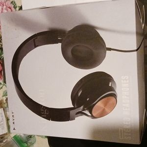 Kingston Stereo Headphones. NWOT.